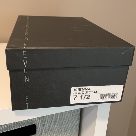 Steve Madden heels gold - Picture 2 of 4